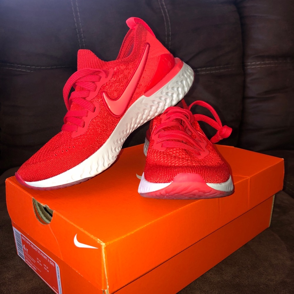 SZ 4 kids/Woman 6.NWB and in brand new condition!